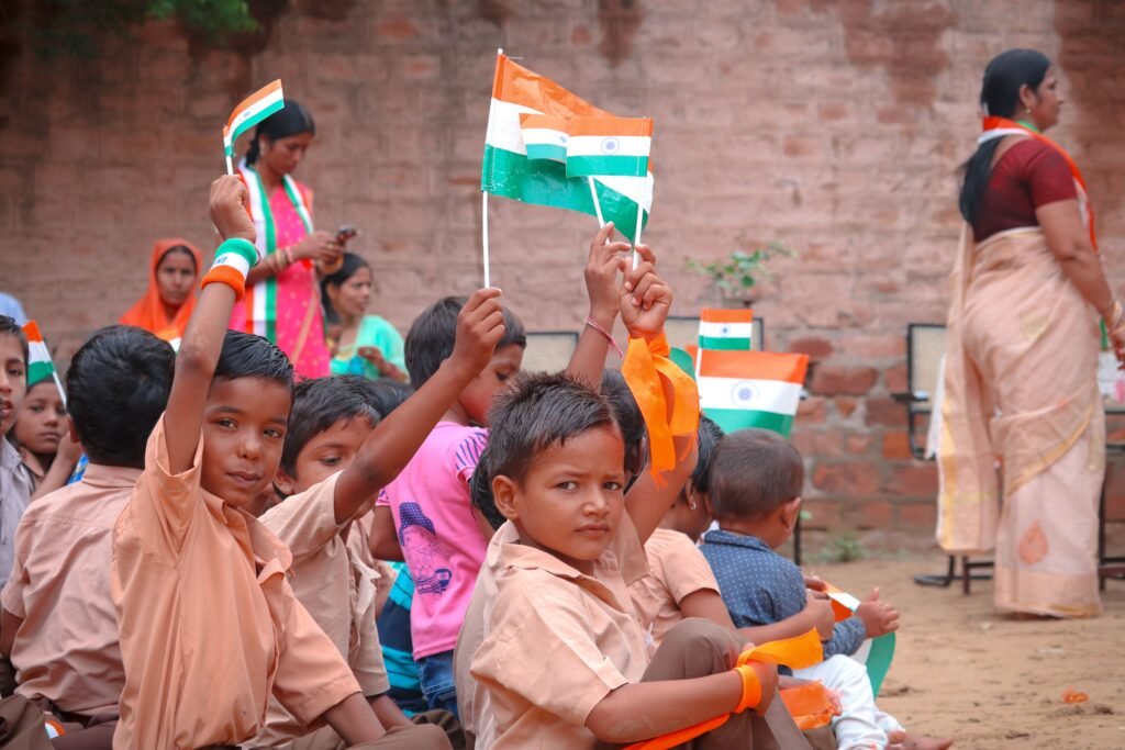 कारगिल विजय दिवस 2026 पोस्टर जिसमें भारतीय सेना के वीर जवान, हिमालय की पर्वत श्रृंखला, तिरंगा और भारत की विजय का प्रतीकात्मक दृश्य दर्शाया गया है। यह पोस्टर 1999 के कारगिल युद्ध में शहीद हुए भारतीय सैनिकों के साहस, बलिदान और राष्ट्रभक्ति को समर्पित है।