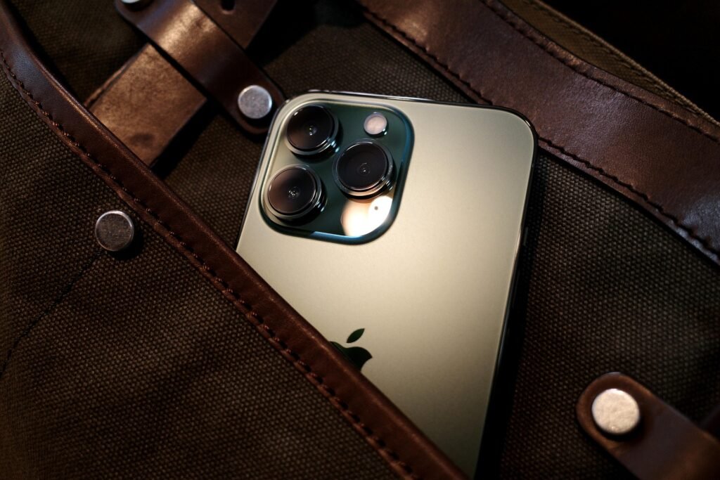 ViraDome iPhone 18 Pro Max 2026 featured image showcasing the expected design, A20 Pro chip, AI features, launch date and expected price in India.